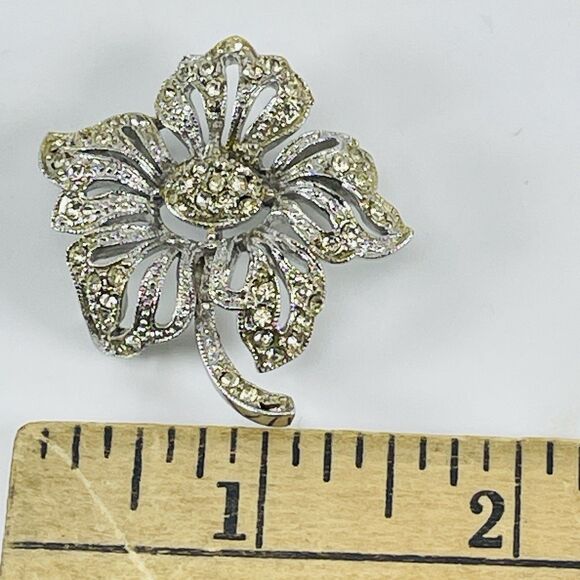 Signed HEDY Flower Brooch Pin 1.5" Sparkling Vintage Rhinestone Two Toned Pave - Picture 4 of 4